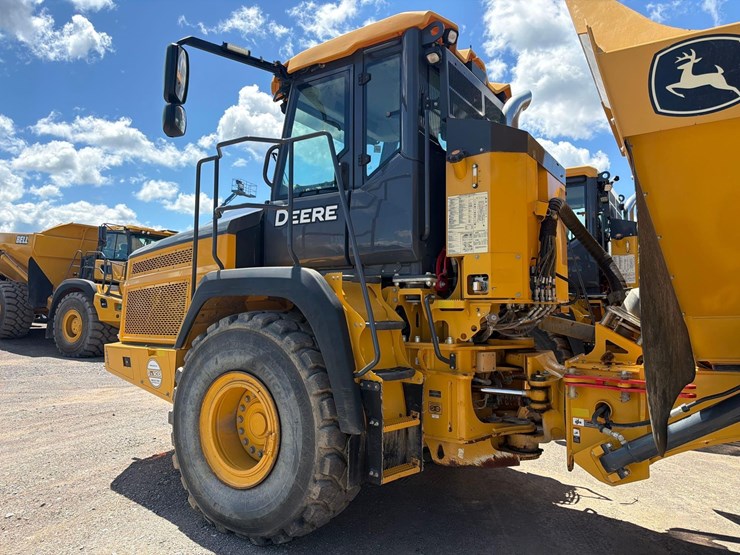 2023-deere-260e-image-7