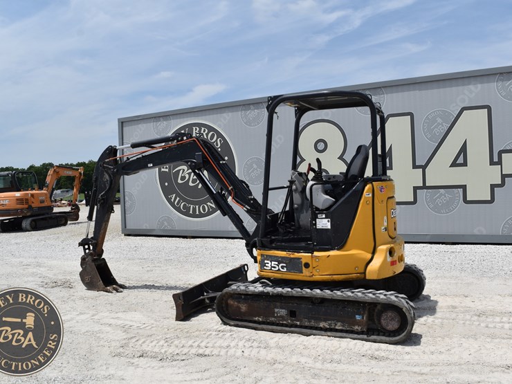 2020-deere-35g-image-11