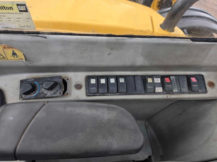 caterpillar-th580b-image-13