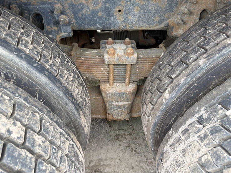 2015-caterpillar-ct660l-image-10