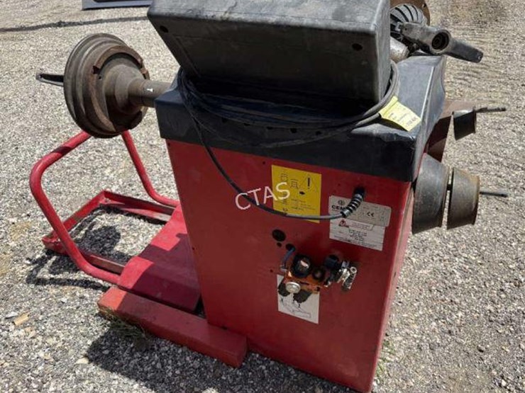 #63-•-cemb-c-211-tire-balancer-machine-image-6