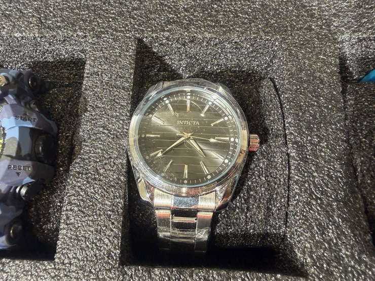 #84579-•-box-of-invicta-watches-image-9