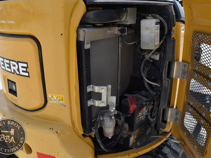 2020-deere-35g-image-28