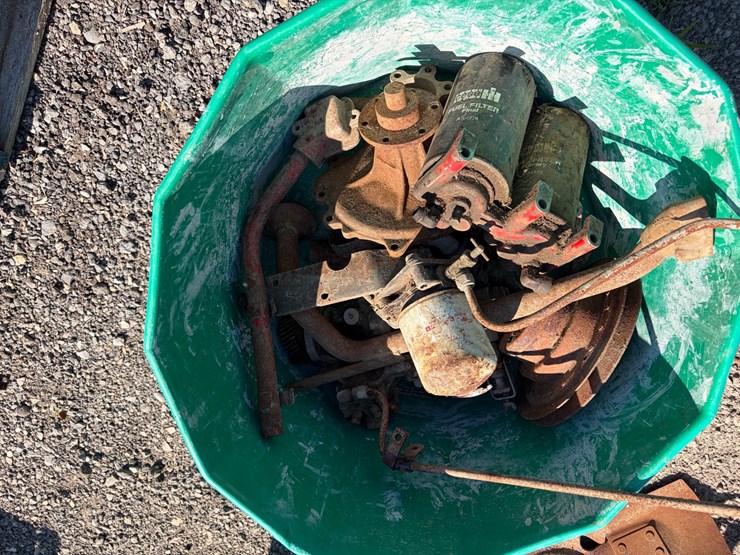#8353-•-international-tractor-parts-image-8