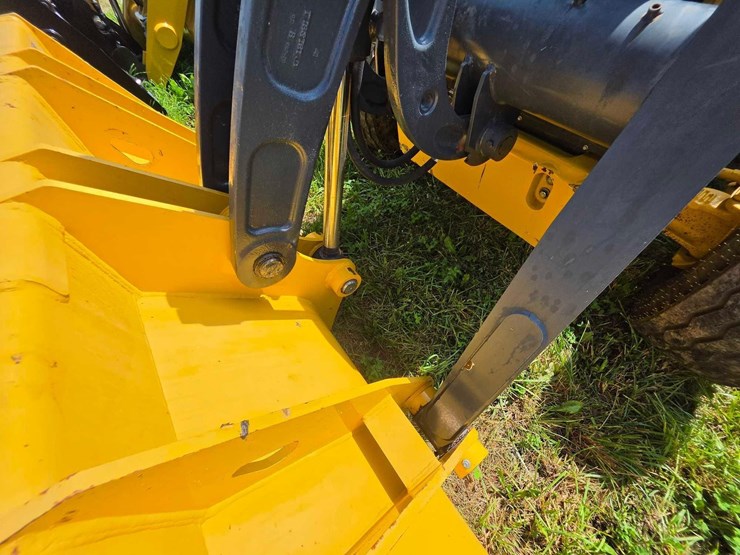 2021-deere-710l-image-15