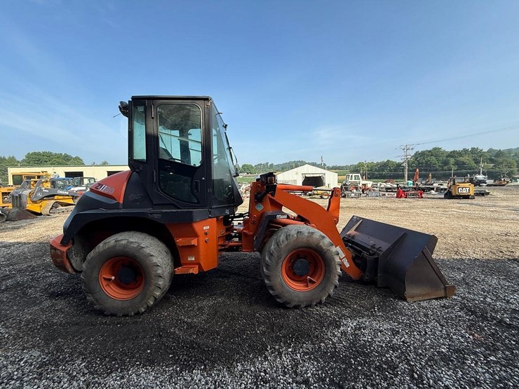 2019-hitachi-zw80-5b-image-5