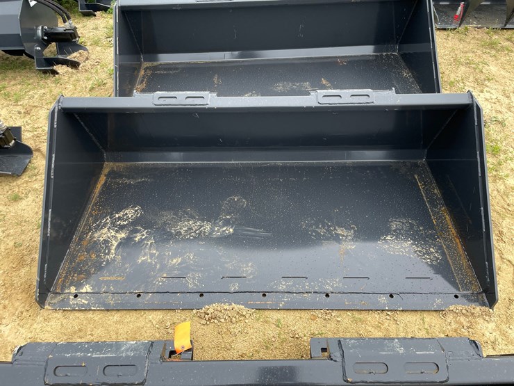 #2029-•-new-wolverine-skid-steer-72"-bucket-image-2