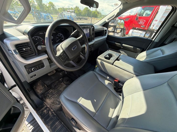 2024-ford-f550-image-17