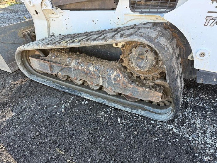 2019-bobcat-t740-image-16