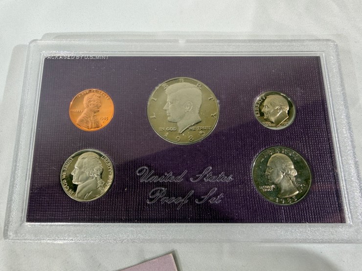 #40044-•-(10)-u.s.-mint-coinsets-from-1980's-image-30