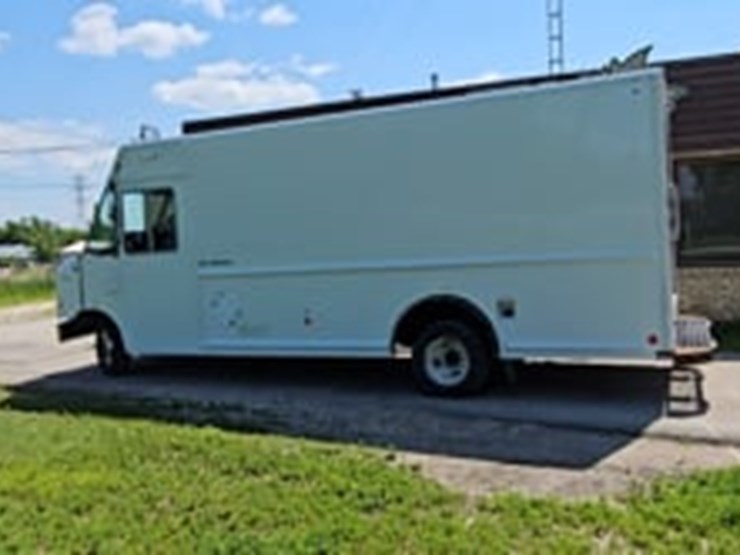 2012-ford-e-series-s/a-step-van-image-5