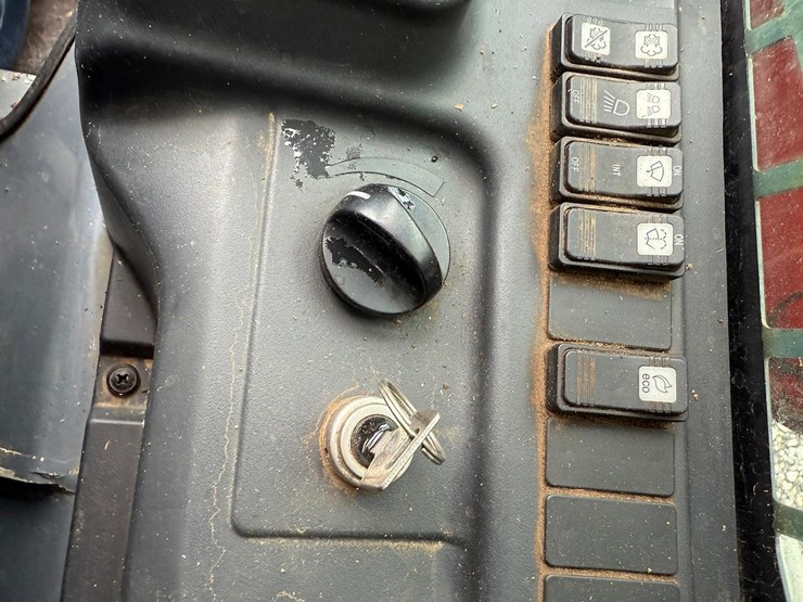 2022-takeuchi-tl12r2-image-25