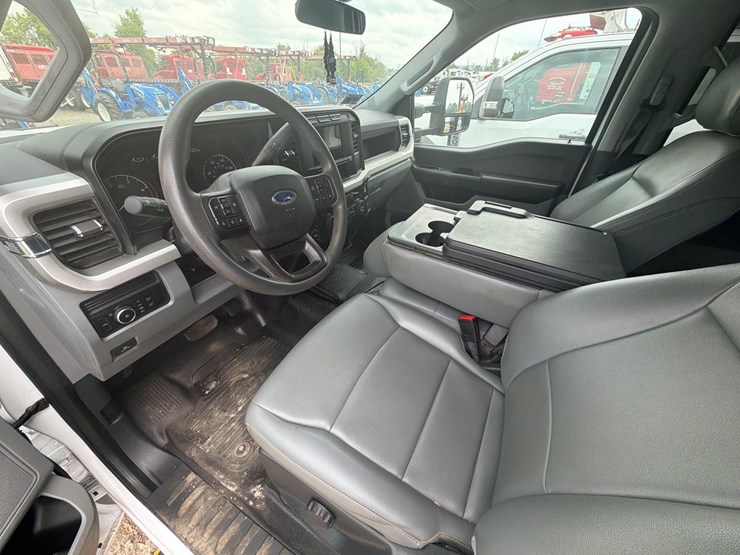 2024-ford-f550-image-17