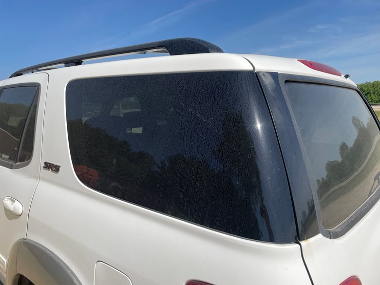 2003-toyota-sequoia-image-22