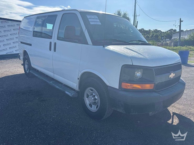2016-chevrolet-express-2500-image-2