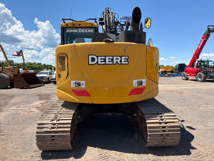 2019-deere-135g-image-8