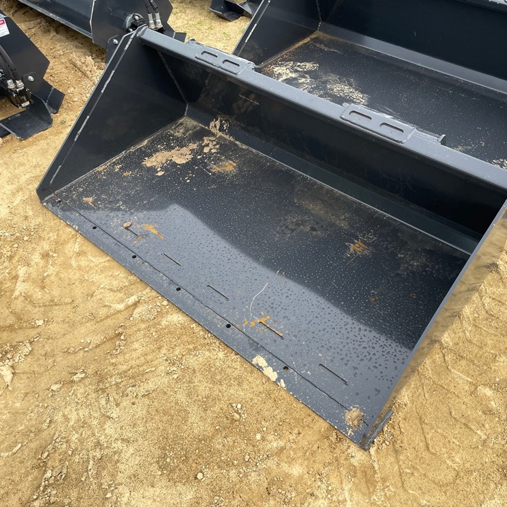 #2028 • New Wolverine Skid Steer 66" Bucket