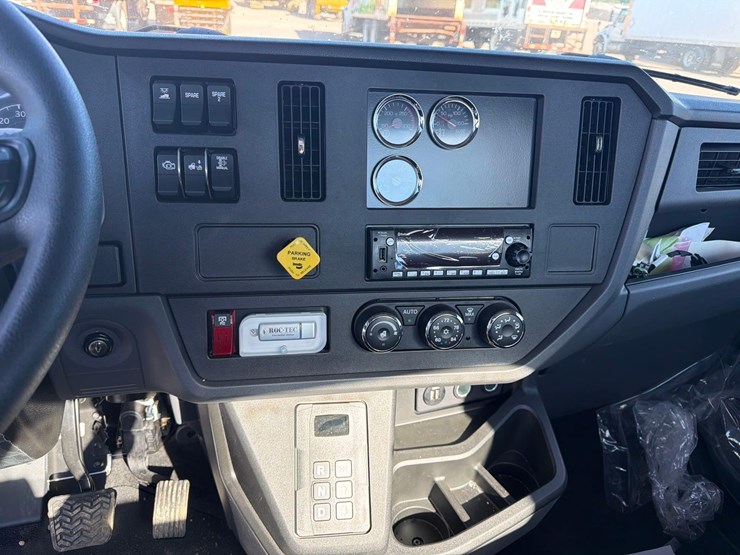 2026-kenworth-t280-image-32