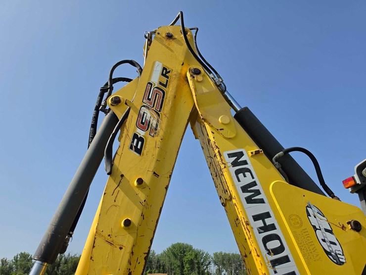 new-holland-b95-image-9