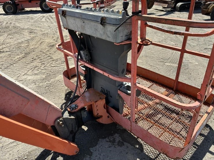 2002-jlg-600aj-image-12