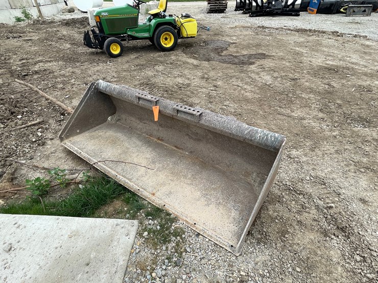 #4876-•-bobcat-74"-universal-mount-bucket-image-1