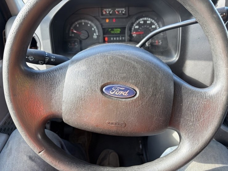 2013-ford-e350-image-34