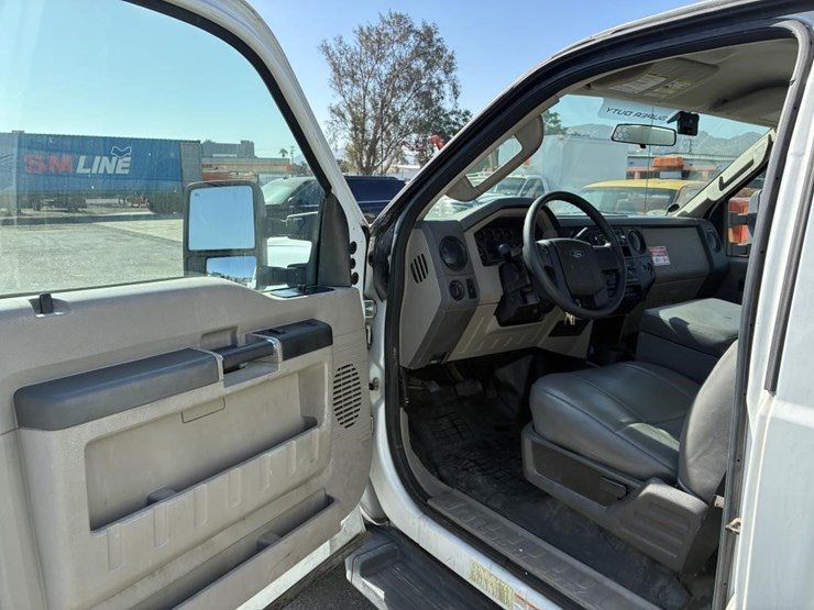 2009-ford-f550-image-14