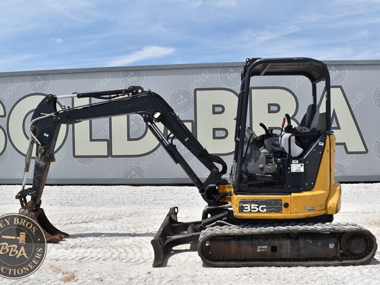 2020-deere-35g-image-2