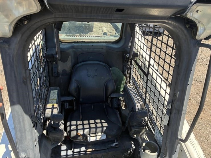 2016-bobcat-t740-image-16