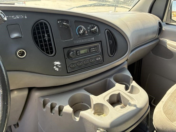 2002-ford-e350-image-17