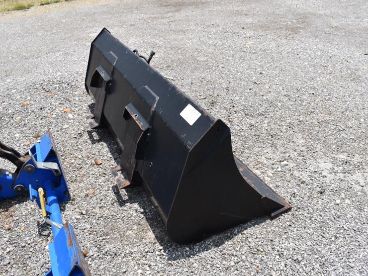 new-holland-825tl-image-2