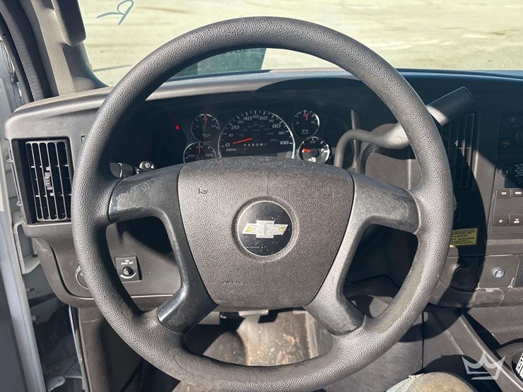 2016-chevrolet-express-2500-image-13