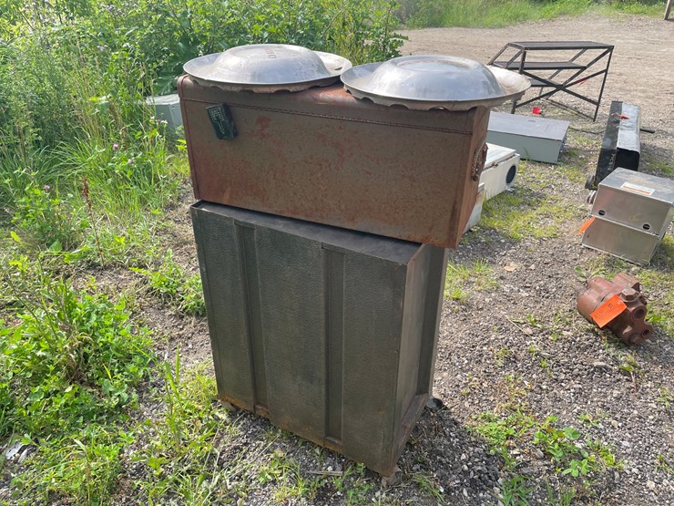 #8337-•-(2)-shop-tool-boxes-and-hubcaps-image-5