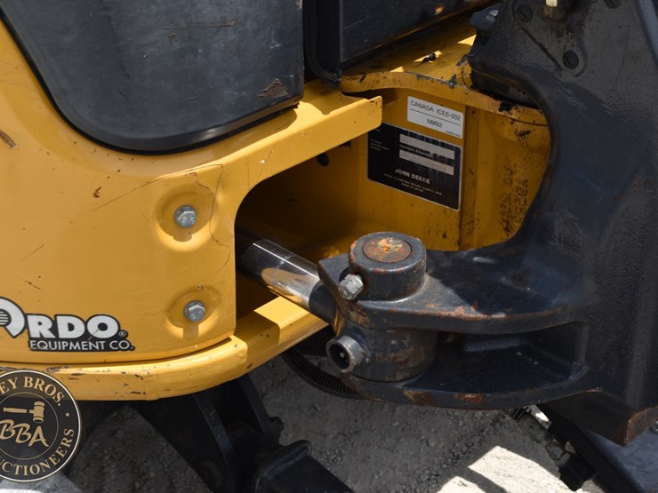 2020-deere-35g-image-22