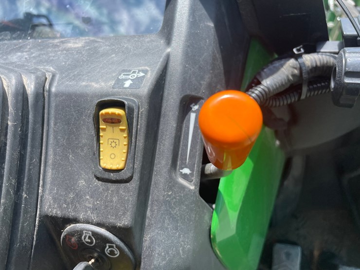2024-john-deere-1025r-image-34