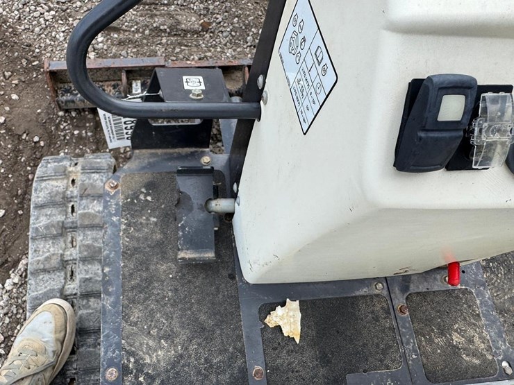 2022-bobcat-e10-image-29