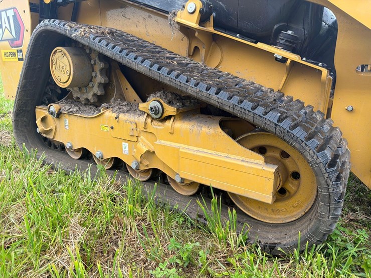 2026-caterpillar-255-image-11