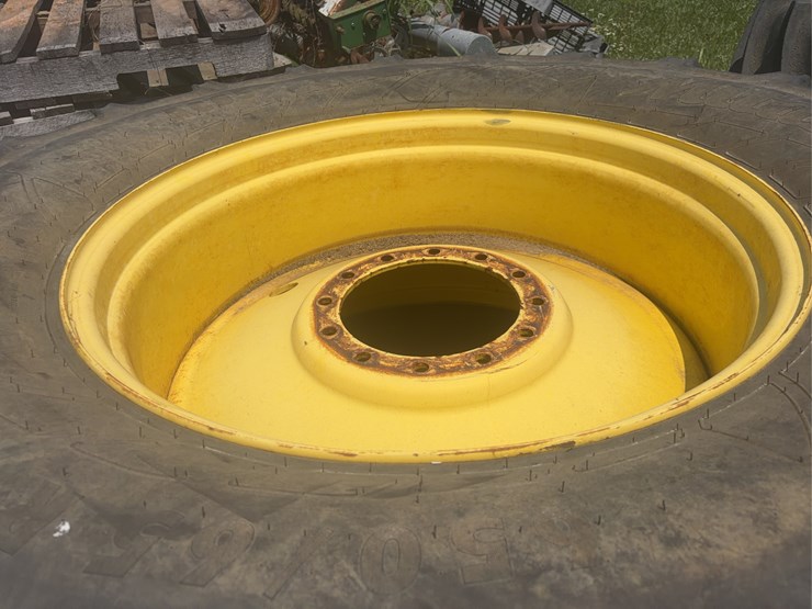 set-of-4-floater-wheels-for-r4030-sprayer-image-3