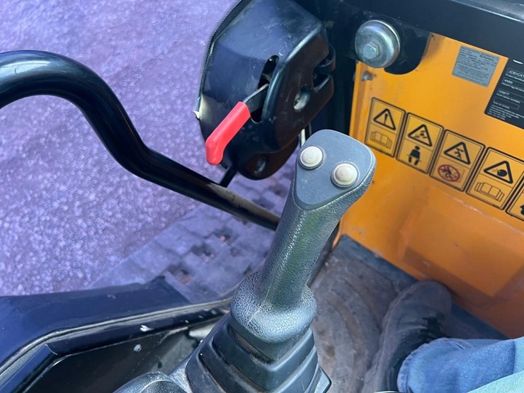 2022-jcb-1cxt-image-27
