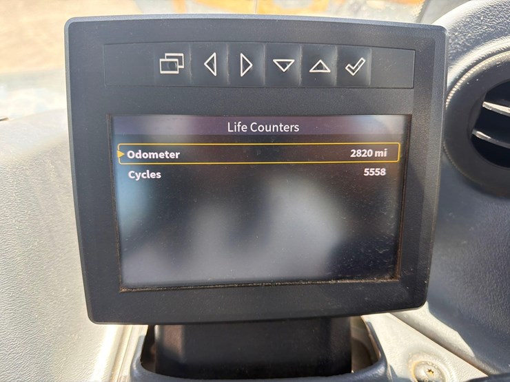 2023-deere-260e-image-17