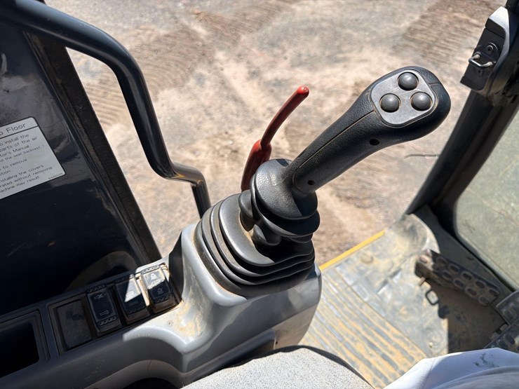2019-deere-135g-image-28
