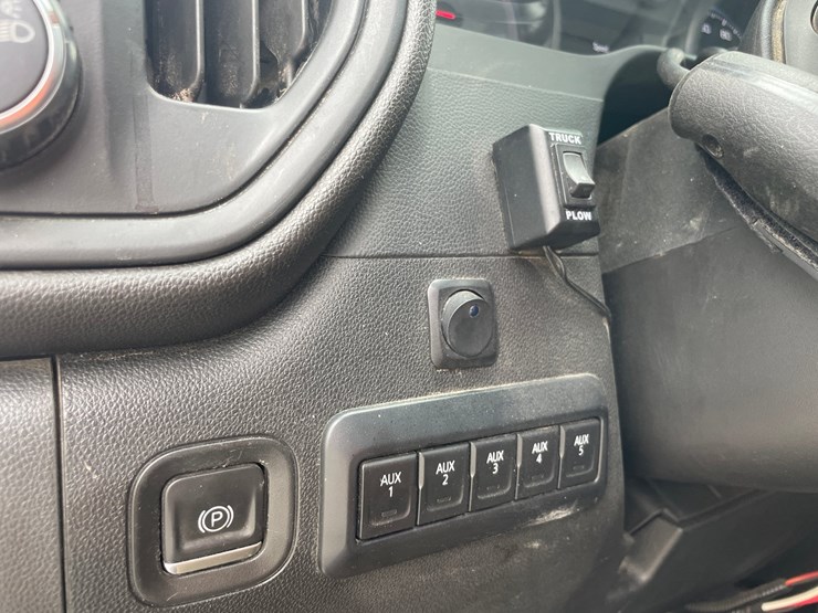2021-chevrolet-3500-image-44