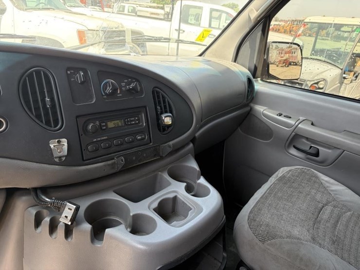 2002-ford-e350-image-20