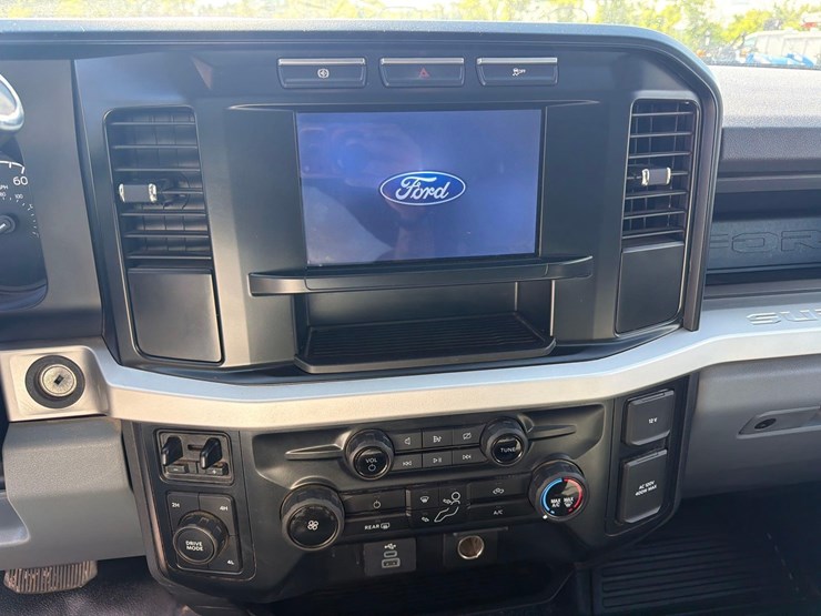 2024-ford-f550-image-19