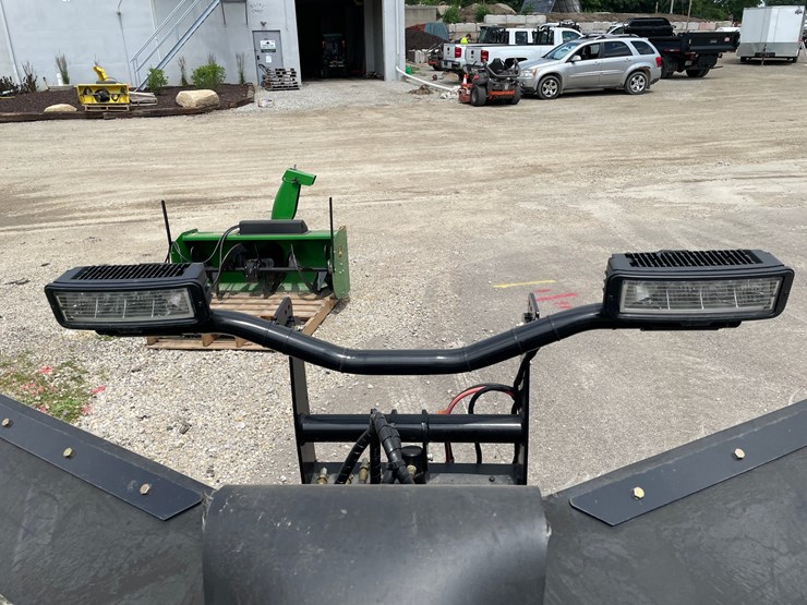 #4879-•-2024-boss-8'2"-stainless-dxt-v-plow-image-6