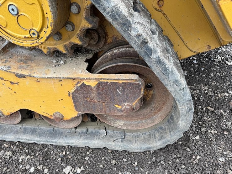 2023-caterpillar-259d3-image-16