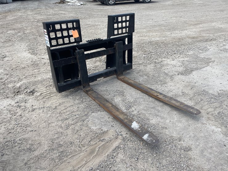 #4878-•-universal-mount-pallet-forks-image-2
