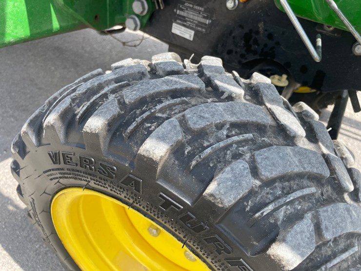 2024-john-deere-1025r-image-12