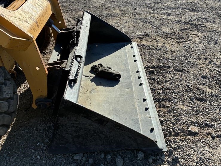 2015-caterpillar-262d-image-6