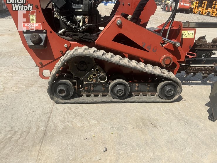 2017-ditch-witch-c24x-image-10